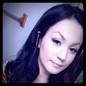 Meet your Posher,🙋Caris🌻